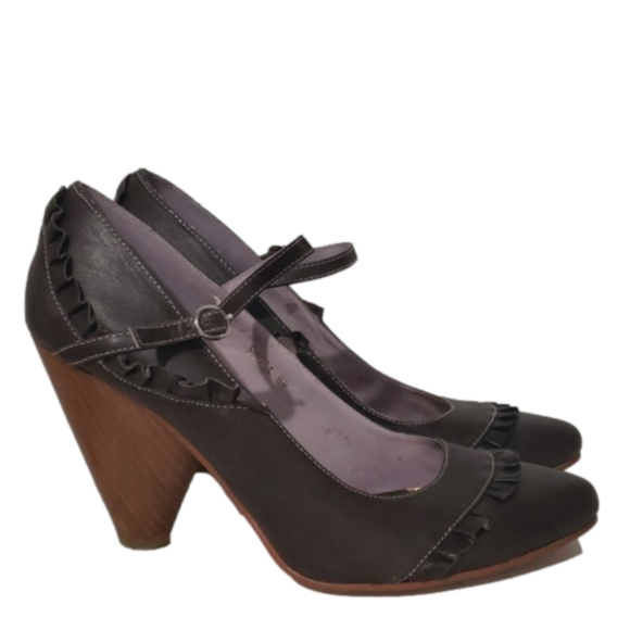 N.Y.L.A. Shoes - N.Y.L.A Sonia Brown Leather Heels Size 8